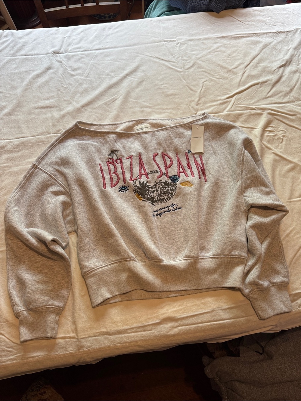 Abercrombie & Fitch Women’s Heather Gray Ibiza Spain Graphic Sweatshirt